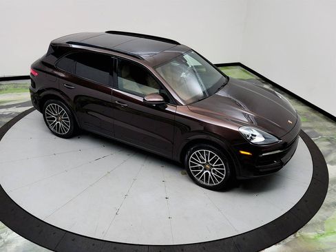 Used 2020 Porsche Cayenne AWD/4WD image 34
