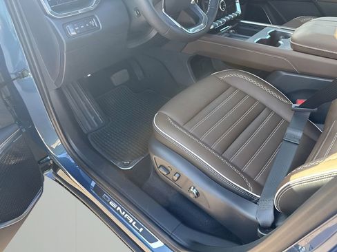 New 2026 GMC Acadia Denali Ultimate AWD/4WD image 30