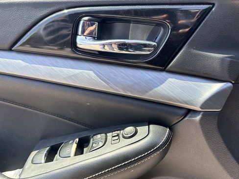 Used 2017 Nissan Maxima 3.5 SL w/ Interior Lighting Package image 14