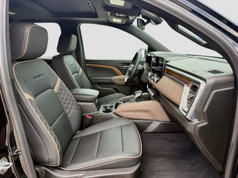 Used 2025 GMC Canyon Denali AWD/4WD image 14