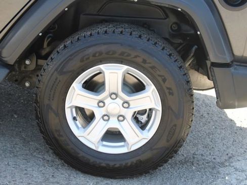Used 2022 Jeep Wrangler Unlimited Sport AWD/4WD image 6