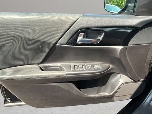 Used 2016 Honda Accord LX image 17