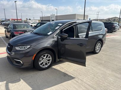 Used 2023 Chrysler Pacifica Touring-L