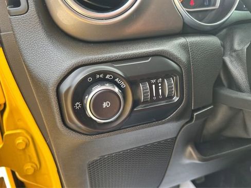 Used 2021 Jeep Wrangler Unlimited Sahara AWD/4WD image 17