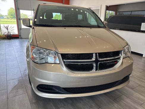 Used 2016 Dodge Grand Caravan SXT w/ Rear Park Assist Package FWD image 6