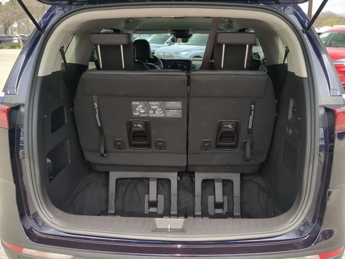 Used 2024 Kia Carnival LX image 21