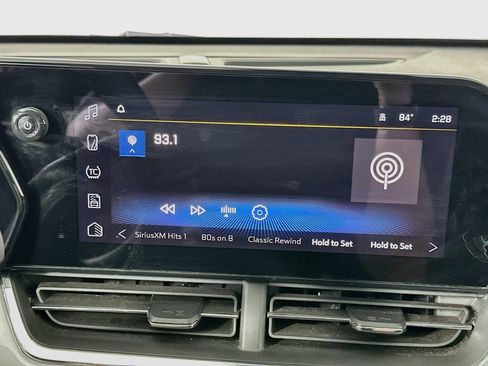 Used 2025 Chevrolet Trax LT FWD image 19