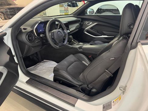 Used 2021 Chevrolet Camaro SS RWD image 6