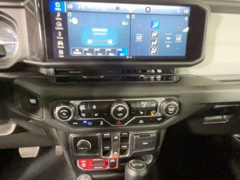 Used 2024 Jeep Wrangler Unlimited AWD/4WD image 35