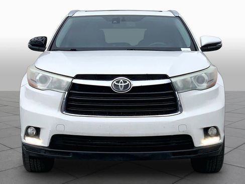 Used 2014 Toyota Highlander Limited Platinum FWD image 3