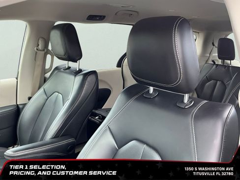 Used 2023 Chrysler Pacifica Touring-L FWD image 25