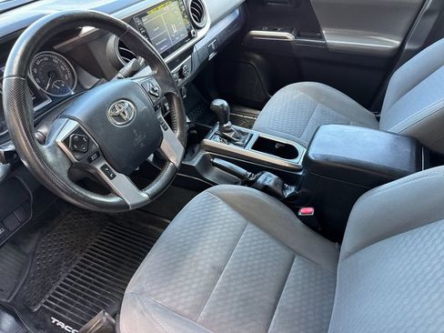 Used 2020 Toyota Tacoma SR5 RWD image 9