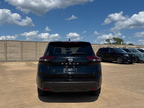 Certified 2025 Nissan Rogue SV FWD image 17