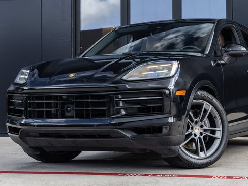 Certified 2024 Porsche Cayenne Coupe AWD/4WD image 7