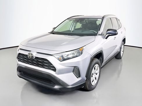 Used 2021 Toyota RAV4 LE image 4