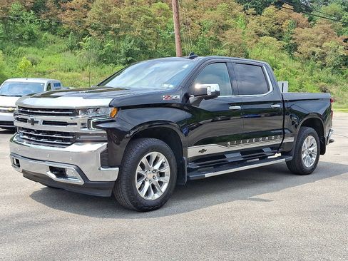 Used 2021 Chevrolet Silverado 1500 LTZ w/ LTZ Premium Package AWD/4WD image 3