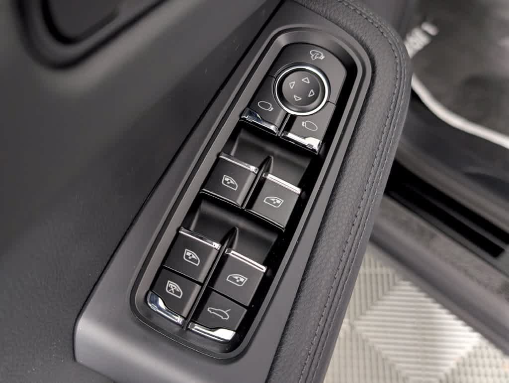 Used 2026 Porsche Macan AWD/4WD image 28