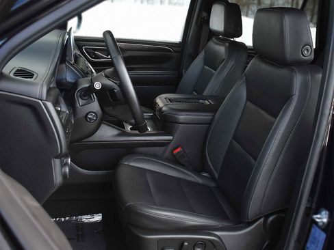 Used 2024 Chevrolet Tahoe Z71 w/ Luxury Package image 9