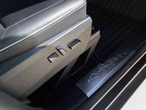 Used 2024 Tesla Cybertruck AWD Crew Cab image 29