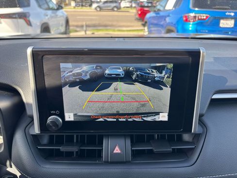 Used 2025 Toyota RAV4 XLE image 25