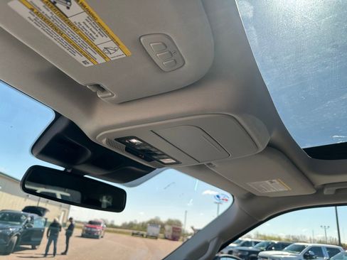 Used 2025 Ford Expedition Active AWD/4WD image 19