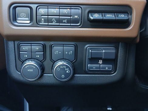 Used 2023 Chevrolet Tahoe High Country w/ Advanced Technology Package image 18