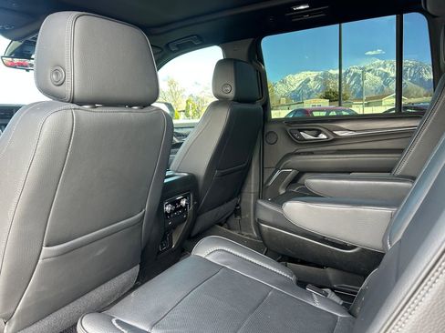Used 2021 GMC Yukon XL Denali w/ Denali Premium Package image 32