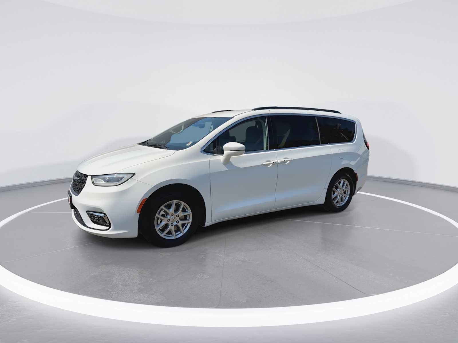 Used 2022 Chrysler Pacifica Touring-L FWD image 4