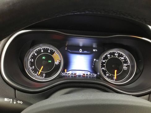 Used 2019 Jeep Cherokee Limited AWD/4WD image 11