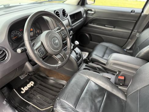 Used 2016 Jeep Patriot Latitude w/ Sun/Sound Group FWD image 9