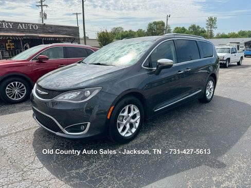 Used 2020 Chrysler Pacifica Limited FWD image 2