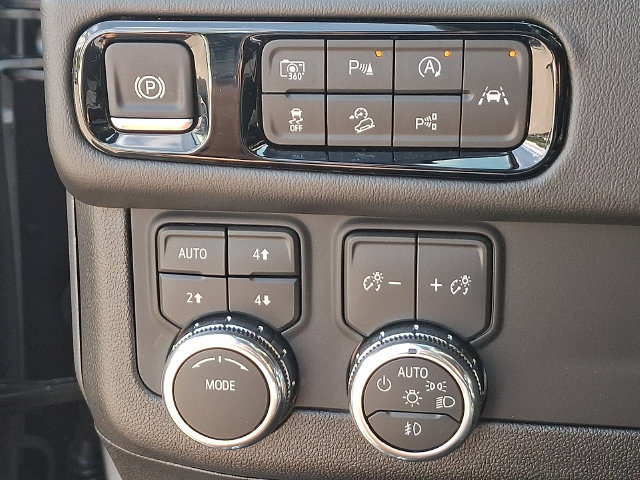 Used 2026 GMC Yukon AT4 AWD/4WD image 9