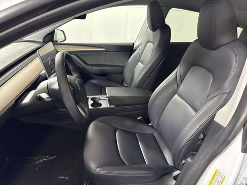 Used 2023 Tesla Model Y Long Range image 13