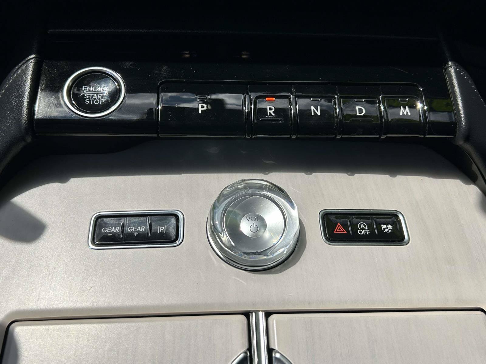 Certified 2025 Lincoln Navigator Reserve AWD/4WD image 30