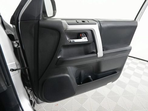 Used 2021 Toyota 4Runner SR5 Premium w/ Moonroof Package AWD/4WD image 21