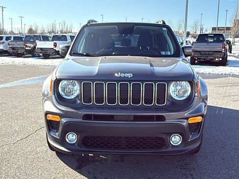 Used 2019 Jeep Renegade Latitude w/ Cold Weather Group image 16