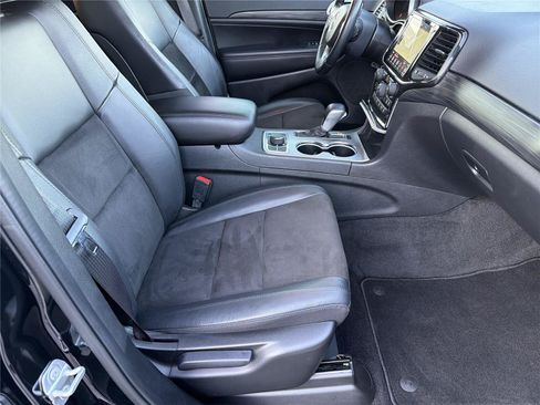 Used 2022 Jeep Grand Cherokee Laredo X AWD/4WD image 12