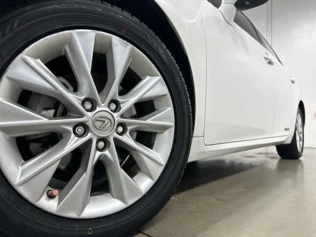 Used 2015 Lexus ES 300h w/ Navigation System Package FWD image 29