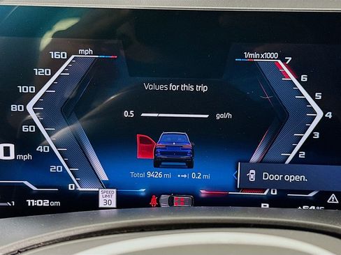 Used 2025 BMW X7 M60i w/ Climate Comfort Package image 12