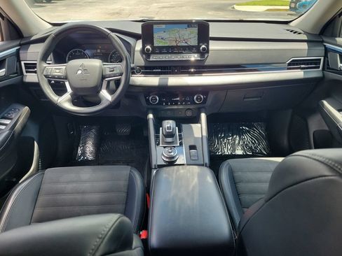 Used 2024 Mitsubishi Outlander SE FWD image 12