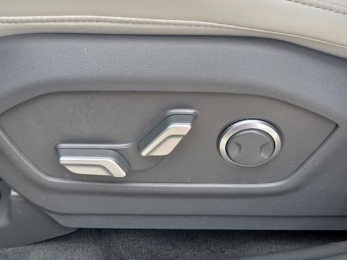Used 2025 Hyundai Santa Fe SEL FWD image 15