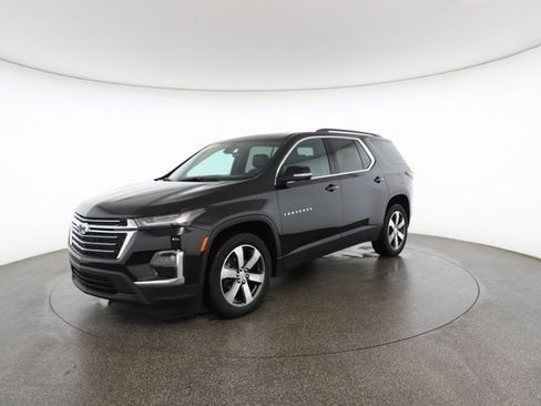 Used 2024 Chevrolet Traverse Limited LT image 2