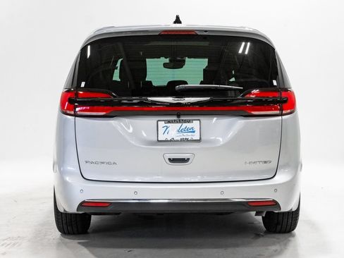 New 2026 Chrysler Pacifica Limited w/ Uconnect Theater Family Group FWD image 26