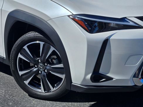 Certified 2025 Lexus UX 300h FWD w/ Accessory Package (Z2) image 9