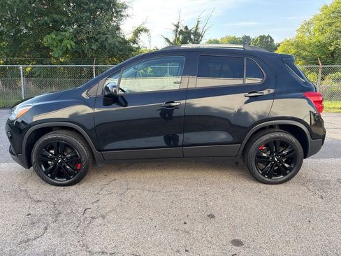 Used 2020 Chevrolet Trax LT w/ Sun & Sound Package AWD/4WD image 9