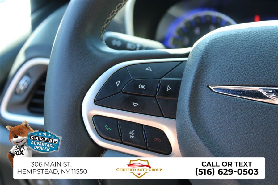 Used 2025 Chrysler Pacifica Select FWD image 13