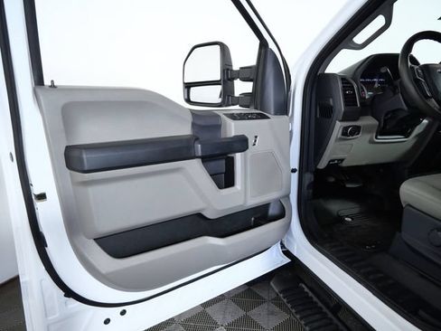Used 2022 Ford F250 XL w/ Power Equipment Group AWD/4WD image 17