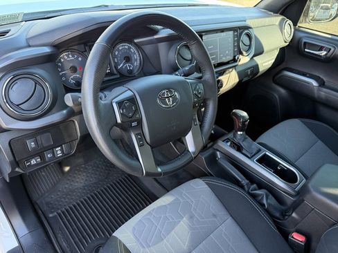 Used 2022 Toyota Tacoma TRD Sport image 16