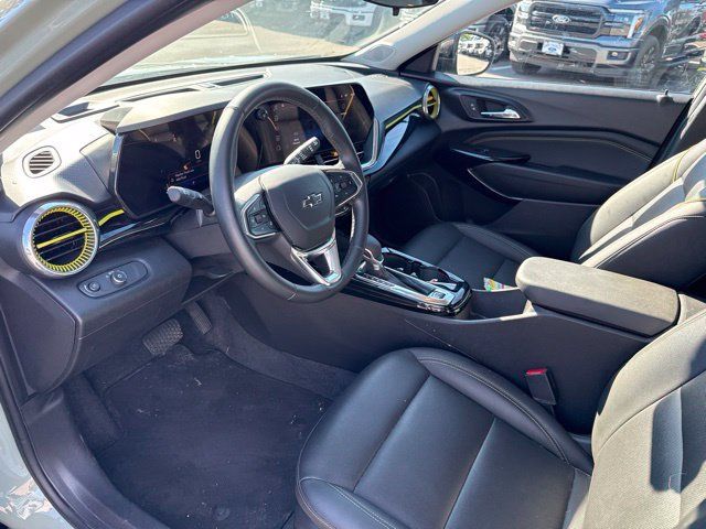 Used 2025 Chevrolet Trax ACTIV w/ Sunroof Package FWD image 9