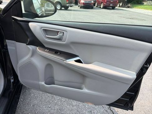 Used 2017 Toyota Camry LE FWD image 21